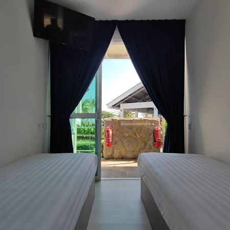 Solesor Kampong Beach Resort Port Dickson Exterior photo