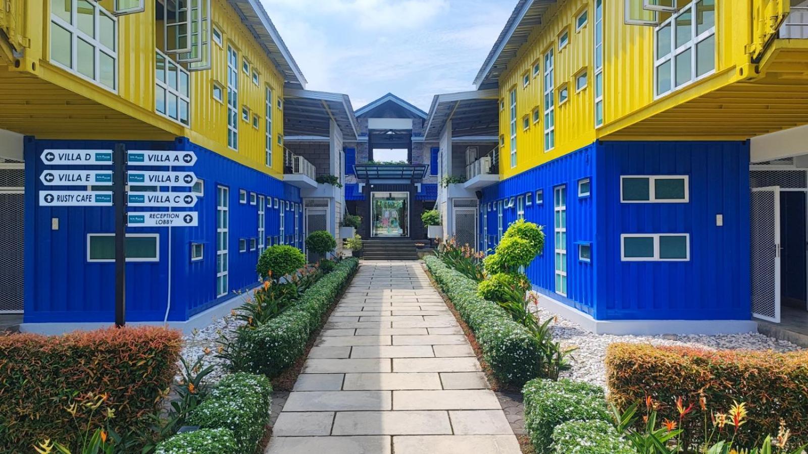 Solesor Kampong Beach Resort Port Dickson Exterior photo