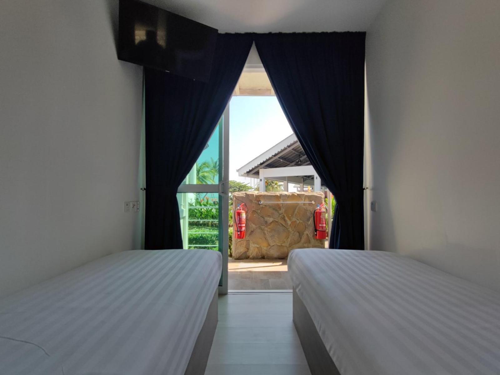 Solesor Kampong Beach Resort Port Dickson Exterior photo
