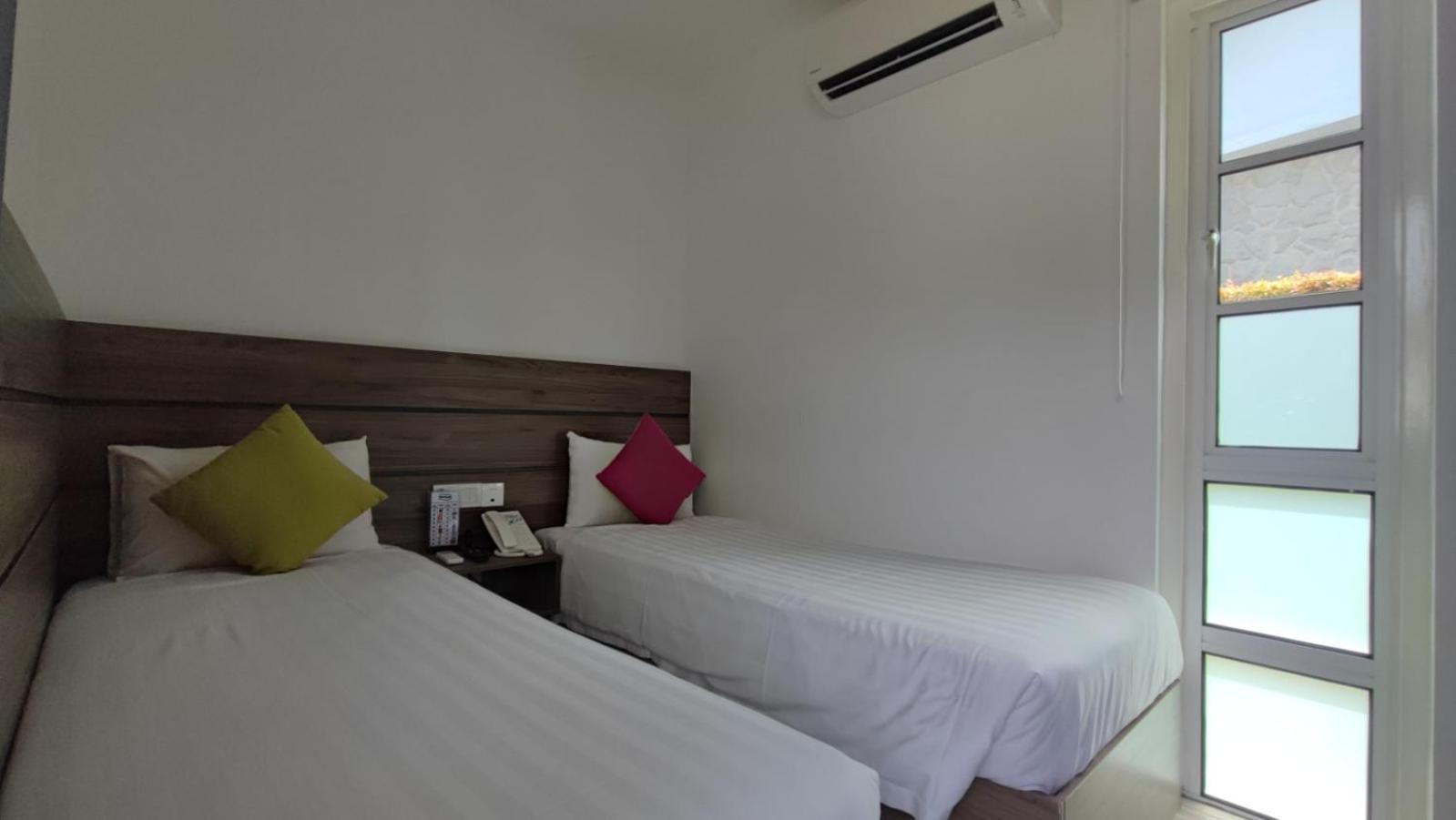 Solesor Kampong Beach Resort Port Dickson Exterior photo