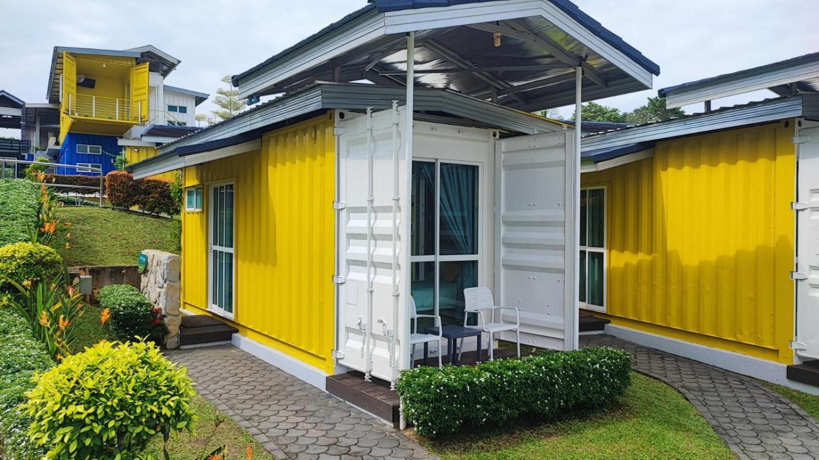 Solesor Kampong Beach Resort Port Dickson Exterior photo