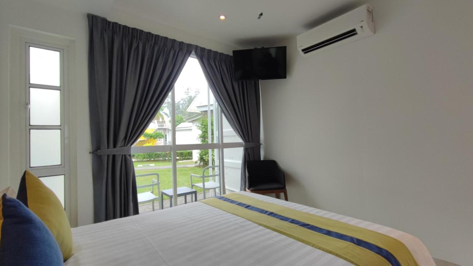 Solesor Kampong Beach Resort Port Dickson Exterior photo