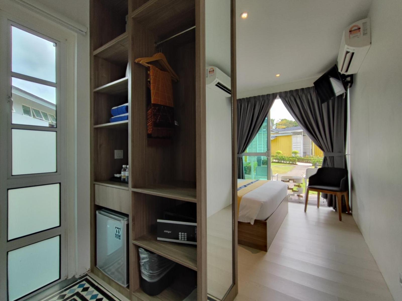 Solesor Kampong Beach Resort Port Dickson Exterior photo